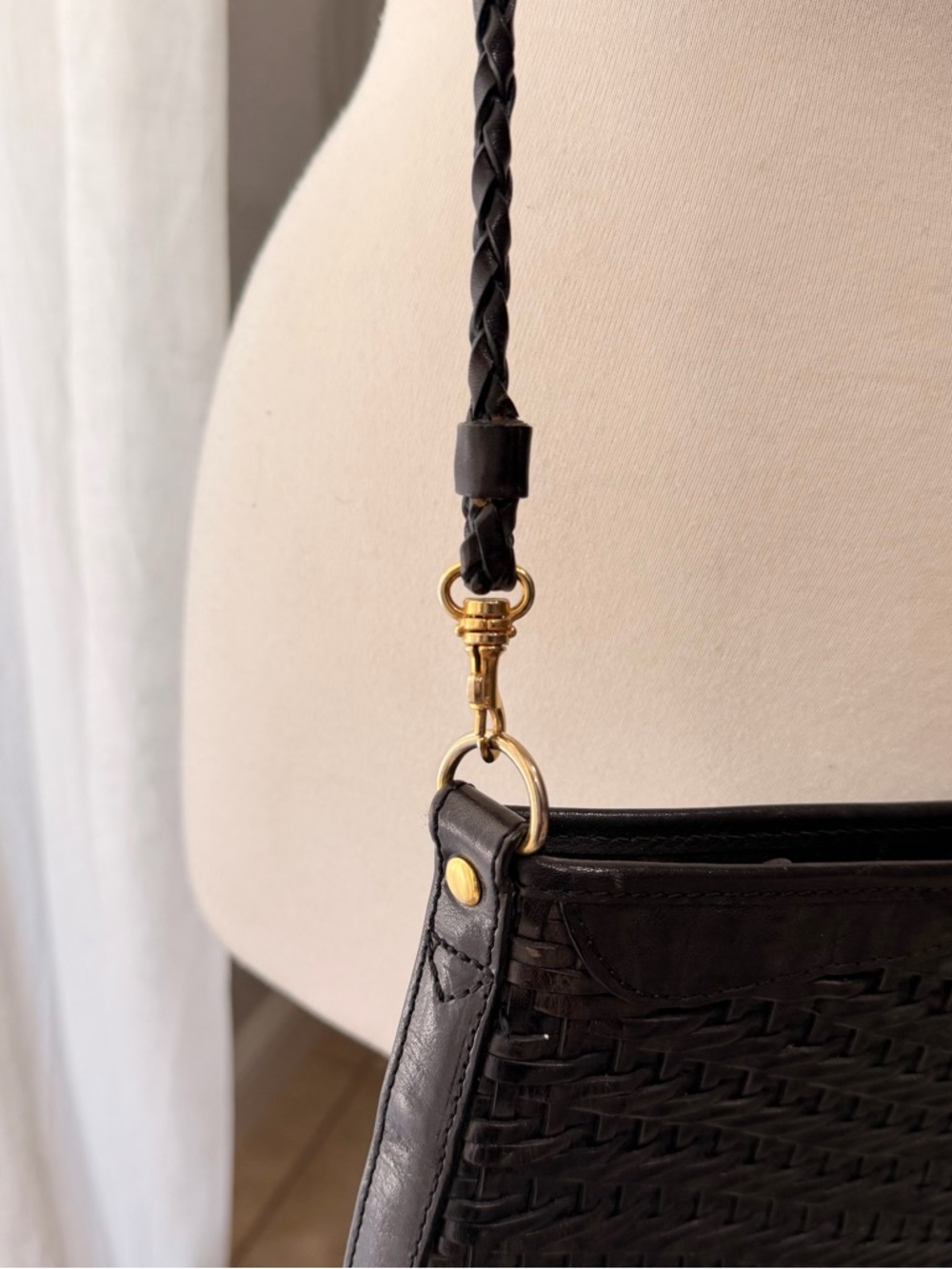 Etienne Aigner Black Woven Leather Shoulder Bag Vintage Gold Logo - Picture 2 of 4